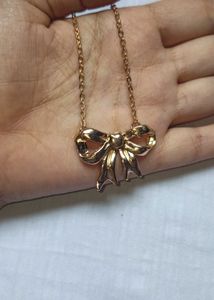 Gold Tone Bow Necklace