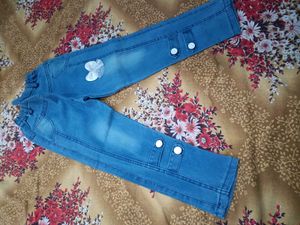 Cute Ruffled Top &amp; Jeans Set