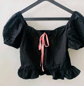 Chic Black Crop Top with Pink Bow