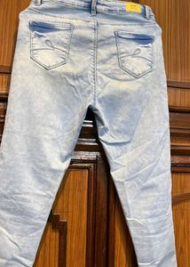 Light Wash High-Waisted Jeans