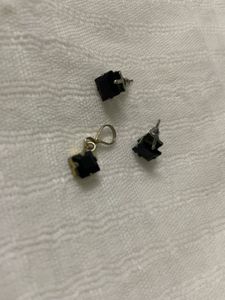 Elegant Black Stud Earrings & Pendant Set