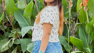 Cute Floral Print Tie-Up Top