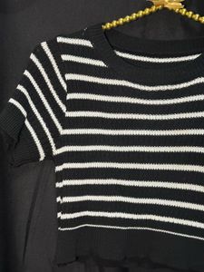 Chic Striped Cropped Knit Top