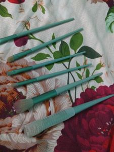 Set of 6 Teal Makeup Brushes