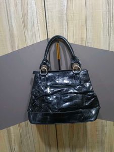 Chic Black Croc Embossed Handbag