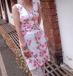 Floral Print Sleeveless Kurta