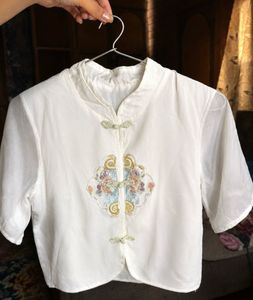 WHITE CHINESE-INSPIRED EMBROIDERED TOP