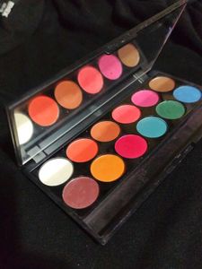 Vibrant 12 Color Eyeshadow Palette