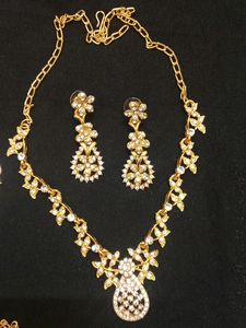 Golden White Shining Jwellery Sets Of 3🔥