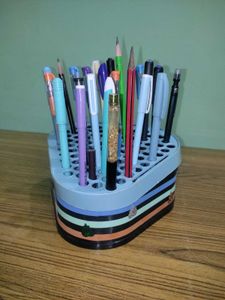 Stylish Triangular Pen Organizer