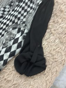 Chic Black &amp; White Patterned Tunic