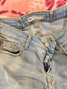 Light Distressed Denim Jeans (ripped)