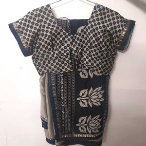 Elegant Floral Print Saree with Contrast Blouse