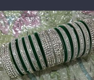 "🌟 Elegant Traditional Fancy Cubic Zirconia Bangl
