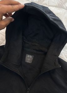 UNIQLO Men's Black Zip-Up Hoodie