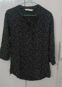 White and black polka dot top🩷
