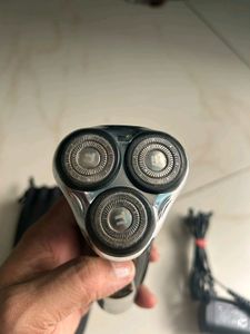 Remington Shaver With 3 Blades