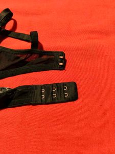Women’s Black Lace Underwired Bra 30C