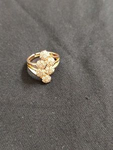 Stunning Diamond &amp; Gold Ring