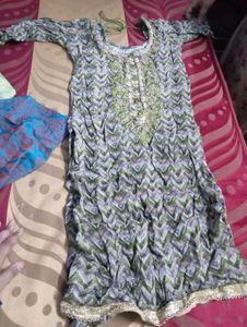 Embellished Green Chevron Print Kurta by one get 1