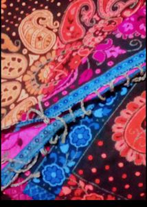 Vibrant Paisley saul