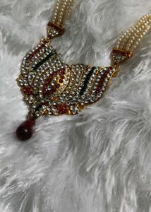 Beautiful Pearl &amp; Stone Necklace Set
