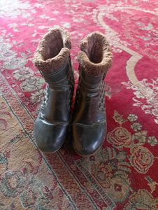 Stylish Wedge Boots with Fur Trim