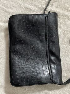 Medium Sling Bag