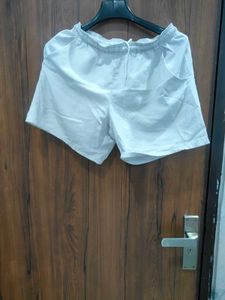 h and m White Athletic Shorts , t shirt