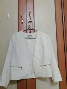Chic White Cropped Blazer