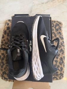 Nike Women Revolution 6 Running Shoes