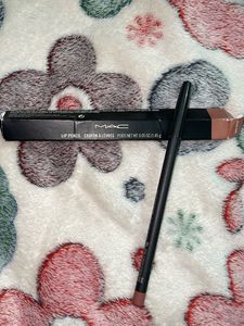 Mac lip liner in the shade boldly bare