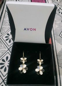 AVON Flower Dangle Earrings