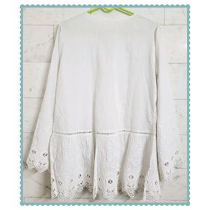 🎈NEW🎈White Embroidered Top
