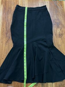 Chic Black Fishtail Skirt