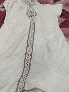 Elegant Embroidered Men's Kurta Set