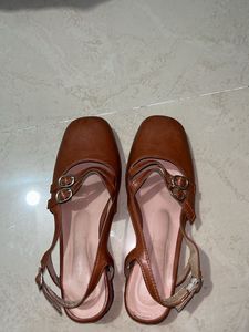 Stylish Brown Strappy Flats
