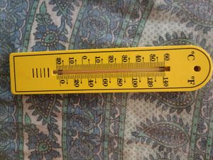 Yellow Wall thermometer 🌡️🩷💓