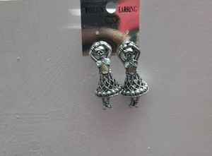 Oxidized Woman Dancing Earring