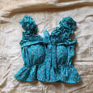 Chic Blue Floral Ruffled Crop Top