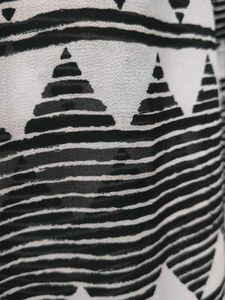 Geometric Print Sleeveless Collared Top