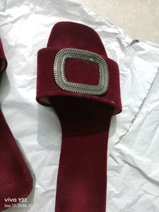 slippers