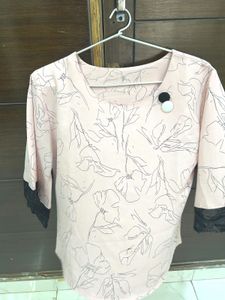 Chic Floral Print Top with Lace Trim