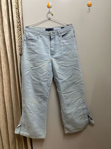 Light Wash Denim Cropped Jeans