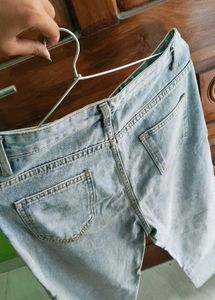 Urbanic Light Wash Straight Jeans