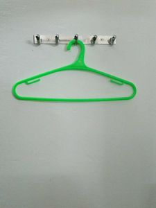 5 plastic unbreakable Hangers