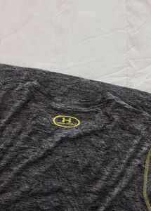 Under Armour Men's T-Shirt