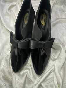 Chic Black Bow Heels
