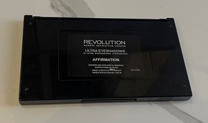 Makeup Revolution London 32 Eyeshadow Palette