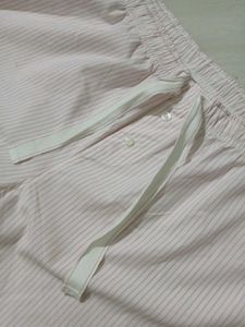 🎀 Uniqlo Pink and white stripped bottom wear